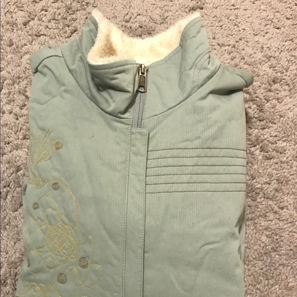 Mountain Hardwear jacket — women’s size large.